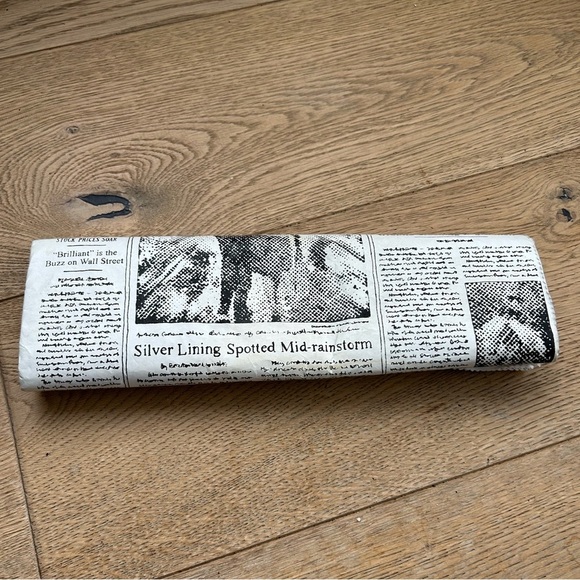 ♠️Newspaper Clutch - Picture 4 of 9